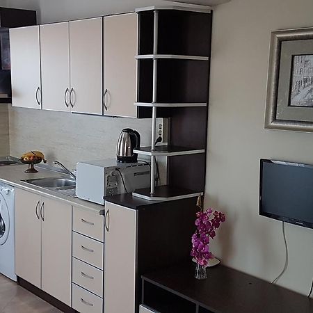 Tashevi Apartments Pomorie Exteriör bild