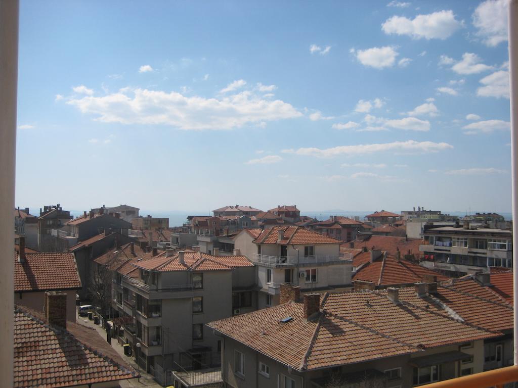 Tashevi Apartments Pomorie Exteriör bild