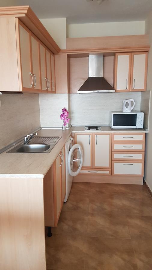 Tashevi Apartments Pomorie Exteriör bild