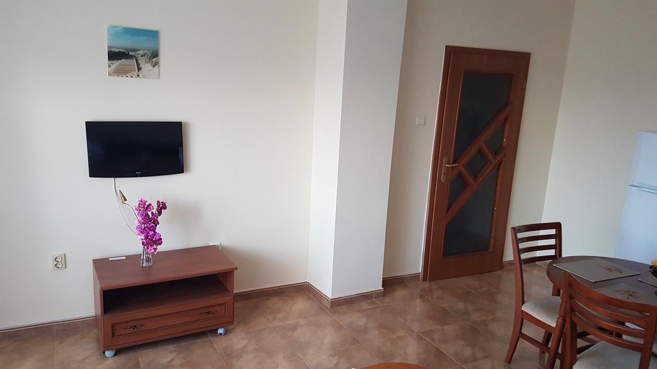 Tashevi Apartments Pomorie Exteriör bild