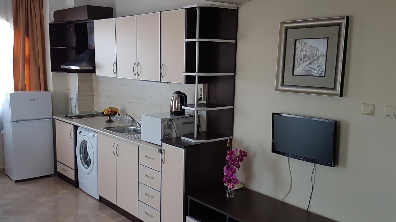 Tashevi Apartments Pomorie Exteriör bild